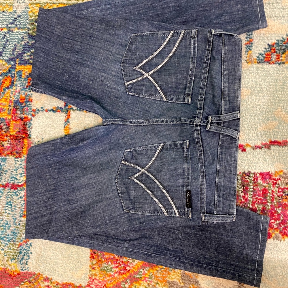 William Rast Women’s Size 29 Blue Jeans, lightly used, with toned stitching.